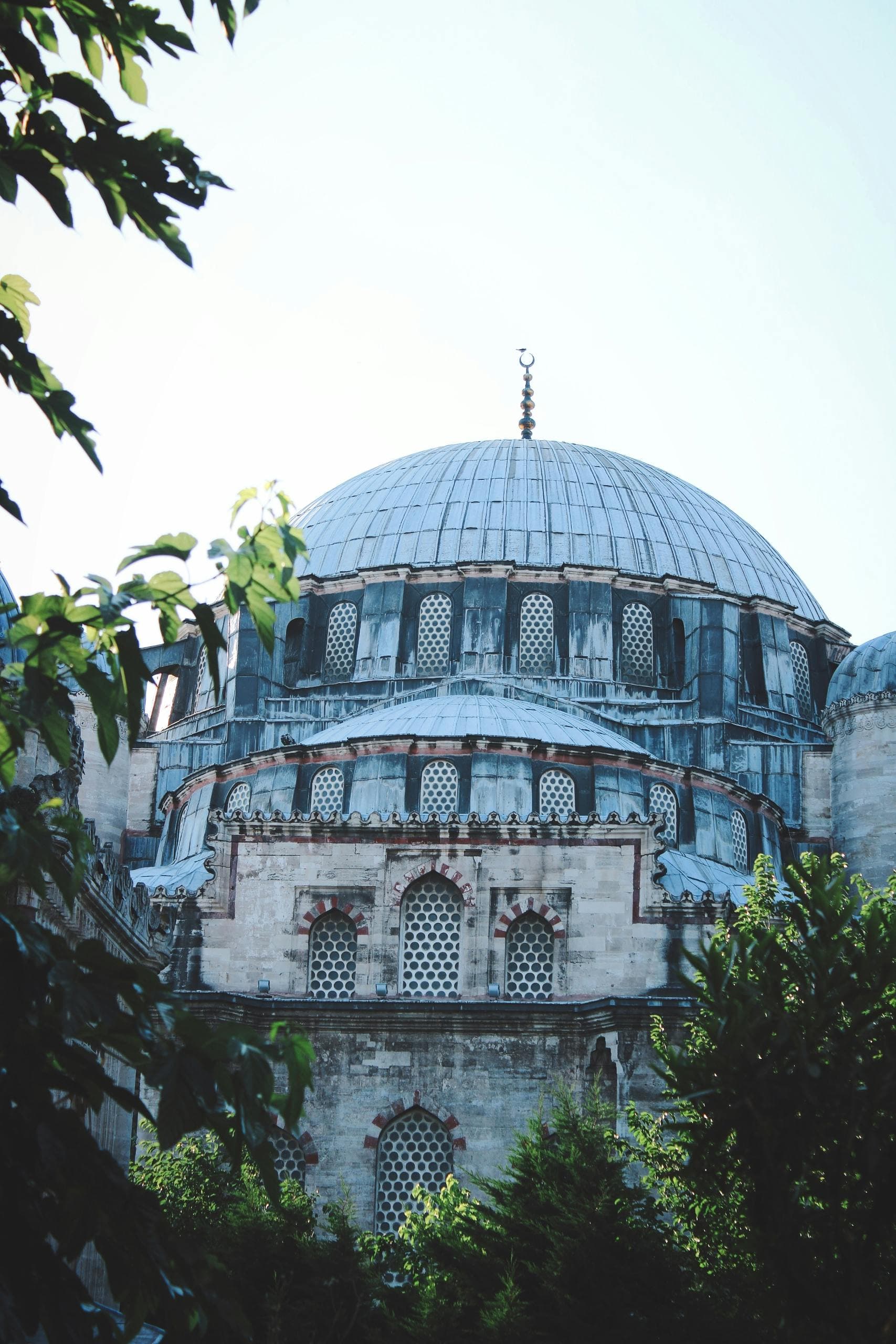 ლურჯი მეჩეთის ნაზავი სინათლისა და ქვისა